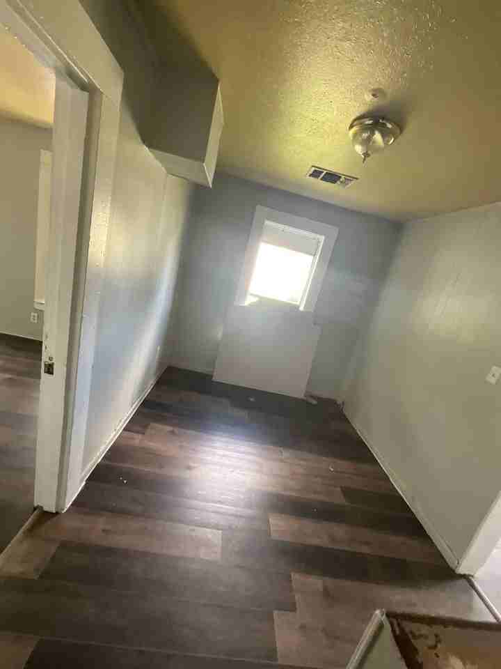 433 Yarborough St - Photo 3 of 4