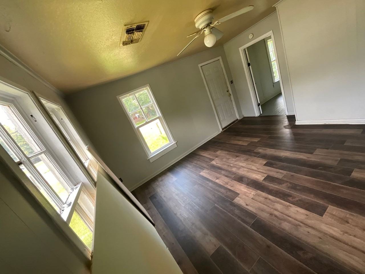 433 Yarborough St - Photo 4 of 4