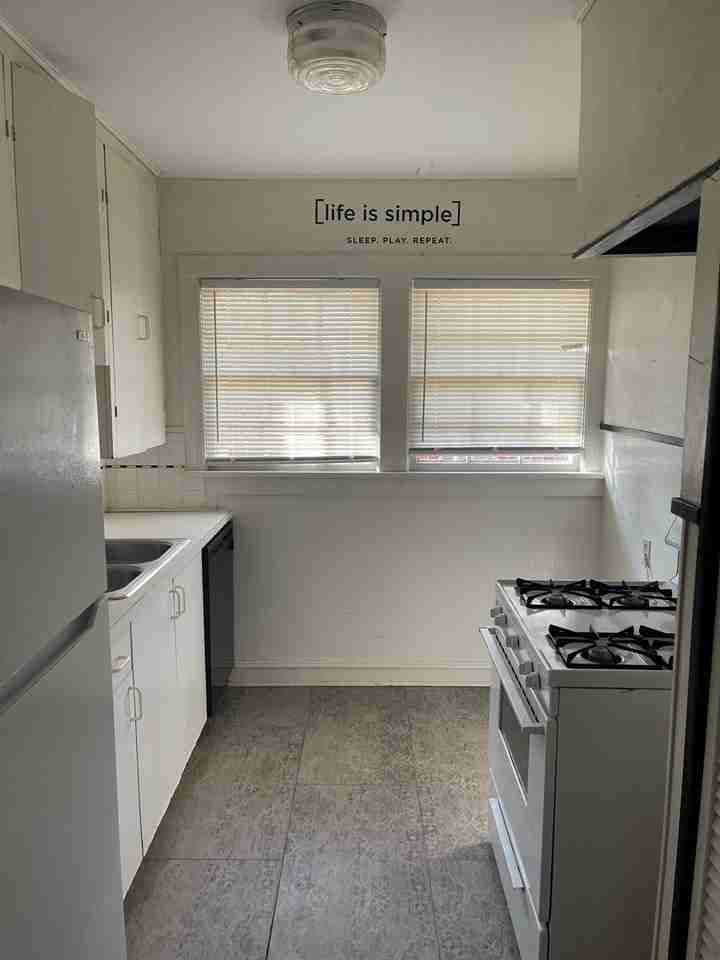 337 1/2 Boulevard St - Photo 4 of 5