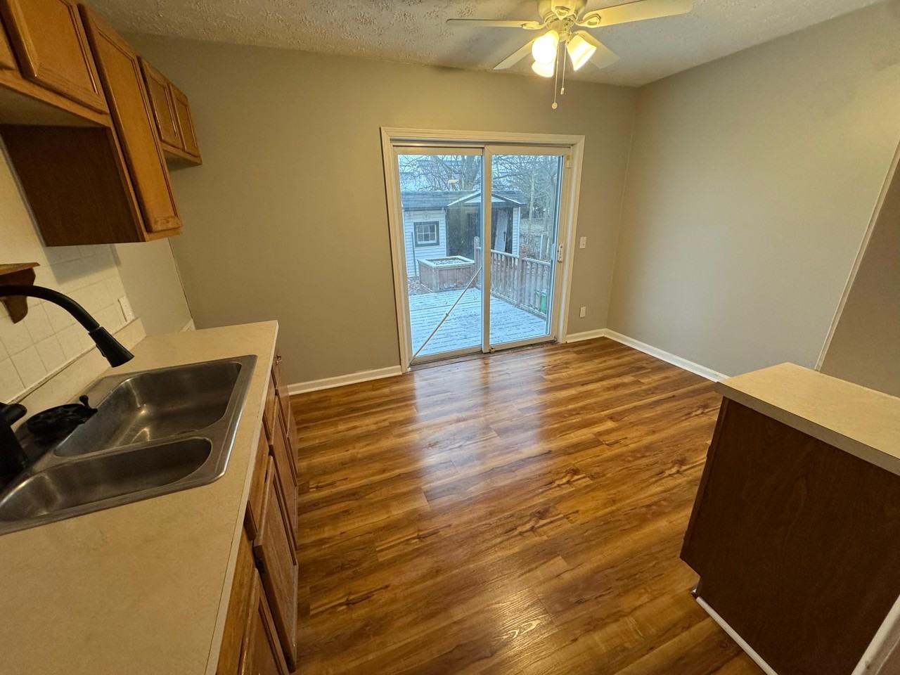25301 Shoreview Ave - Photo 2 of 13