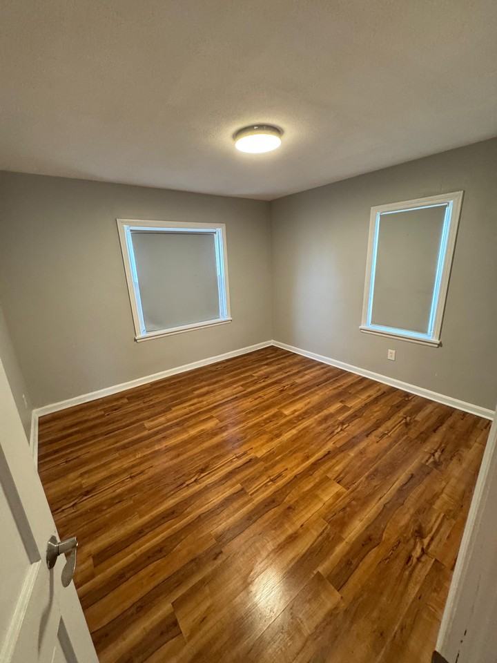 25301 Shoreview Ave - Photo 6 of 13