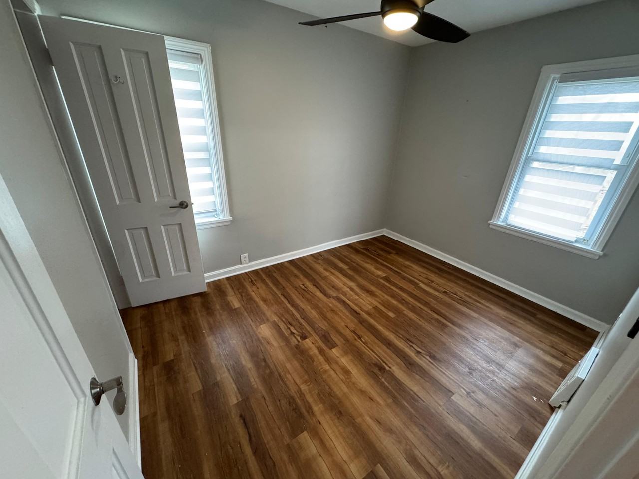 25301 Shoreview Ave - Photo 7 of 13