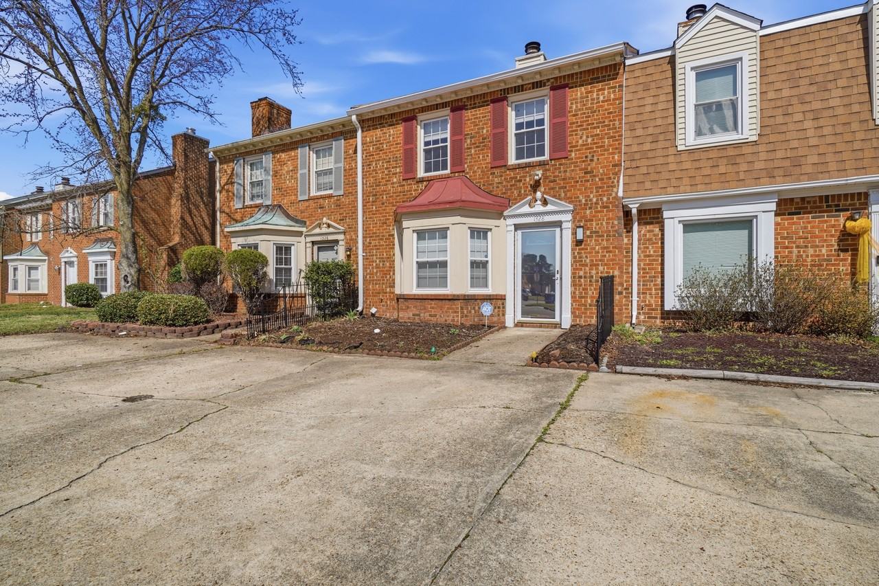 1328 Mill Lake Quarter - 1 #1 - Photo 3 of 45