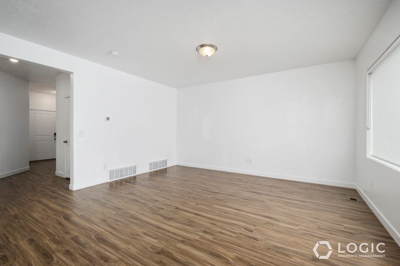 14817 S Pele Ln - Photo 3 of 22