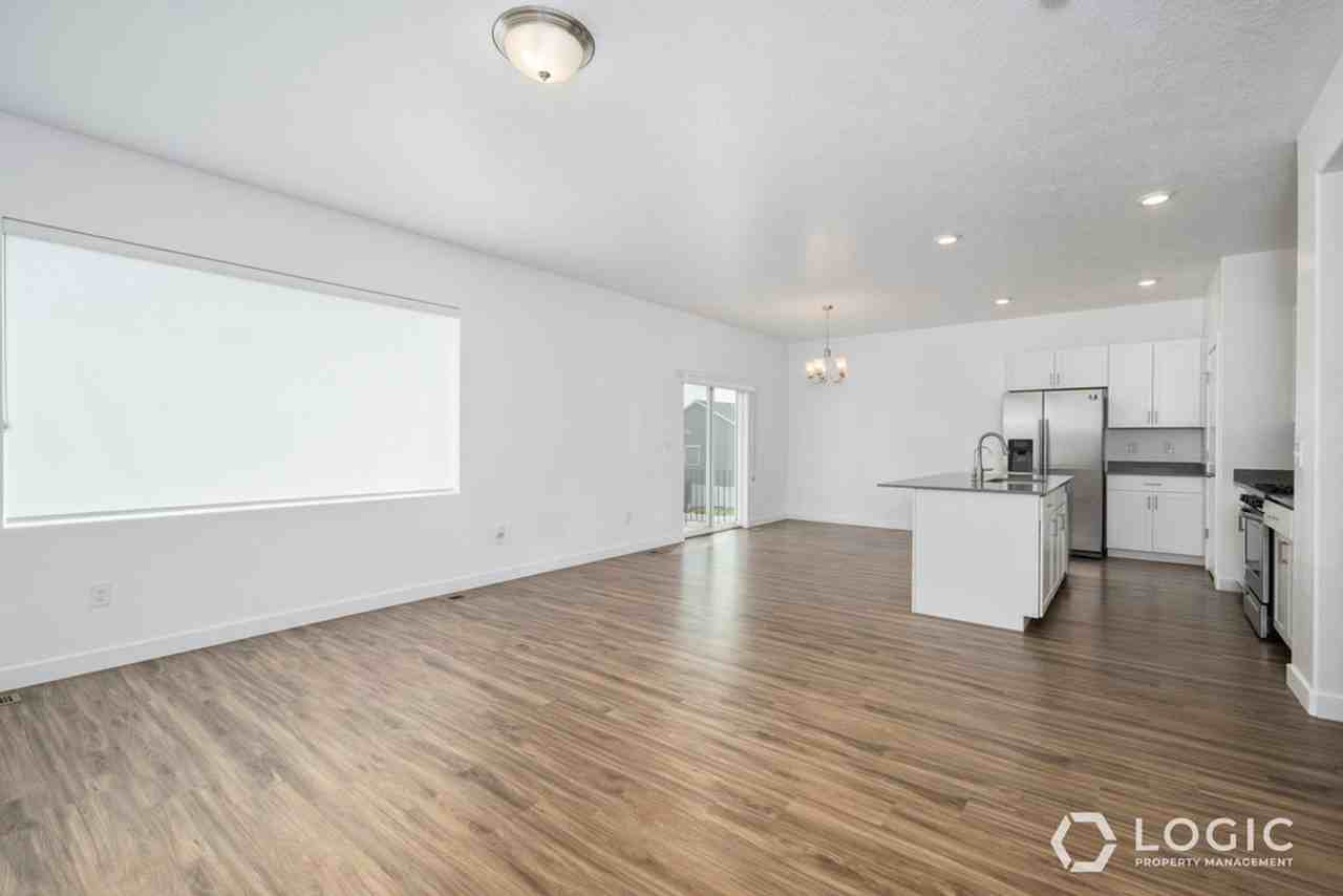 14817 S Pele Ln - Photo 5 of 22