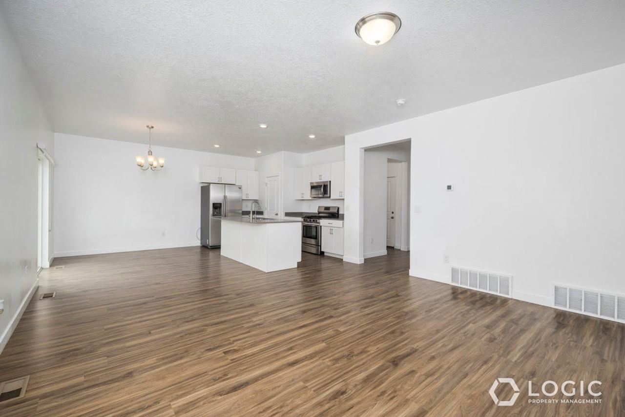 14817 S Pele Ln - Photo 6 of 22