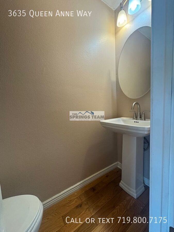 3635 Queen Anne Way - Photo 4 of 21