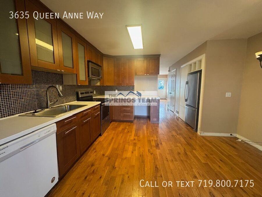 3635 Queen Anne Way - Photo 6 of 21