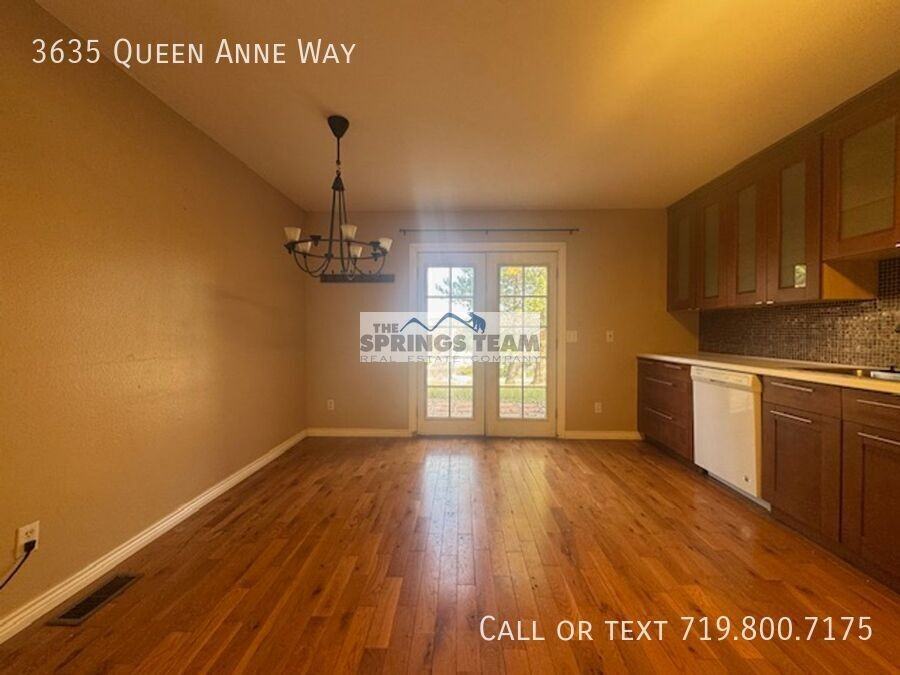 3635 Queen Anne Way - Photo 7 of 21