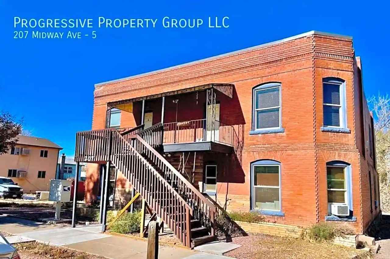 207 Midway Ave #6 - Photo 6 of 37