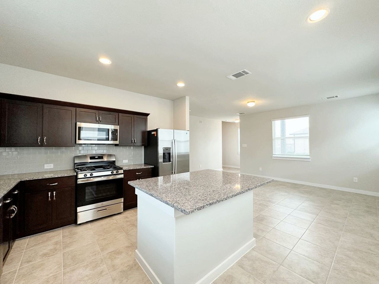 424 Hortus Dr - Photo 4 of 19