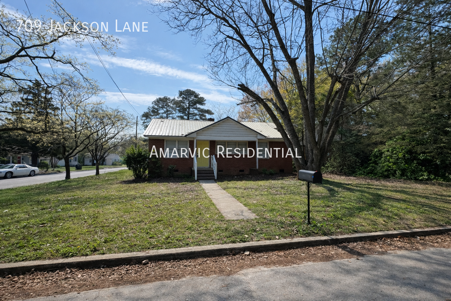 709 Jackson Ln - Photo 2 of 7