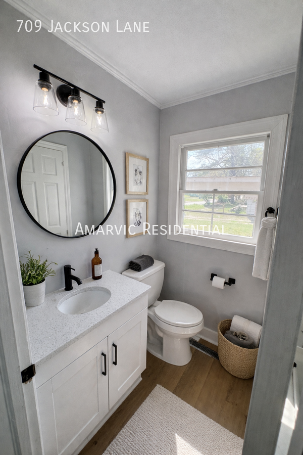 709 Jackson Ln - Photo 3 of 7