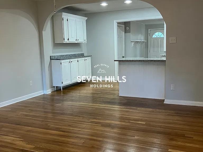 1234 Moore St - Photo 4 of 17