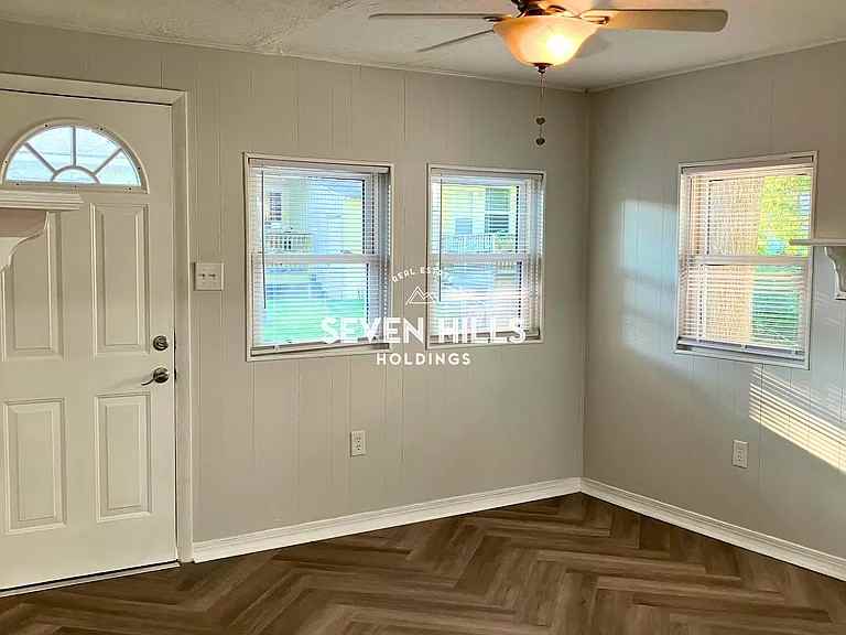 1234 Moore St - Photo 7 of 17