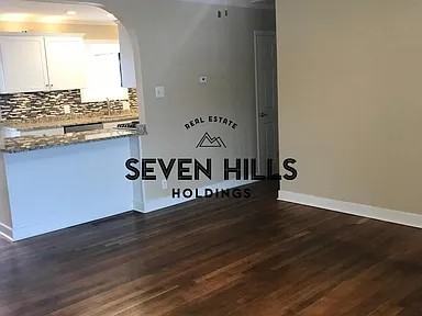 1022 N Harrison St - Photo 4 of 15