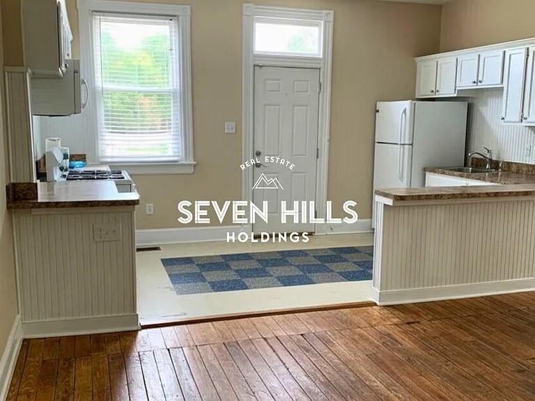 1110 W Clay St - Photo 4 of 10