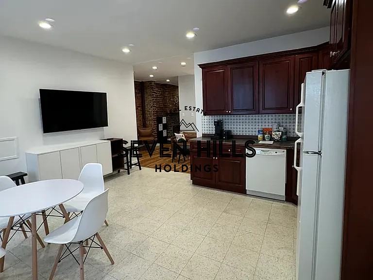 1100 W Clay St #A - Photo 7 of 17