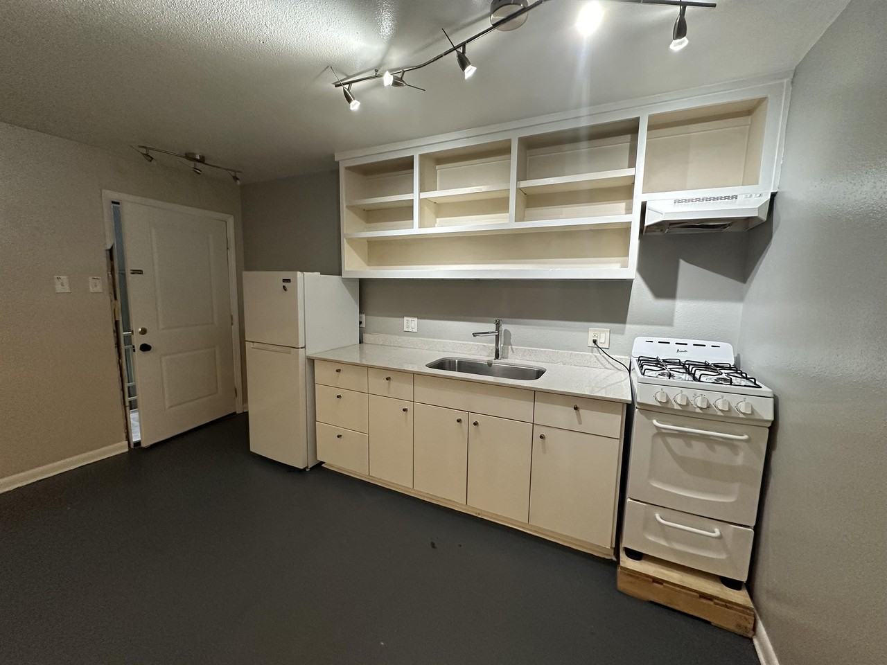 W Alabama (219) - Photo 3 of 19