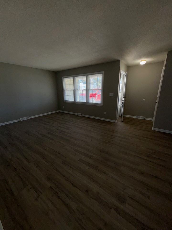 101 Meadow Lane - Photo 3 of 17