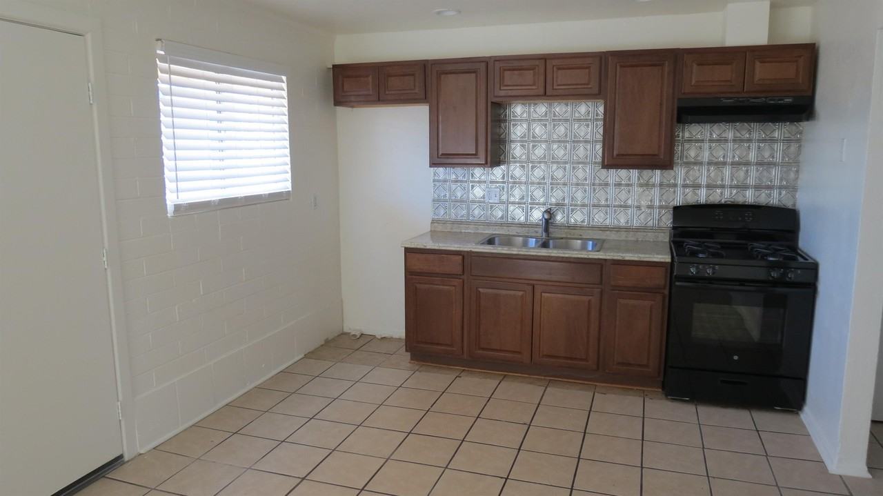 4329 North Longview Avenue - Photo 3 of 28