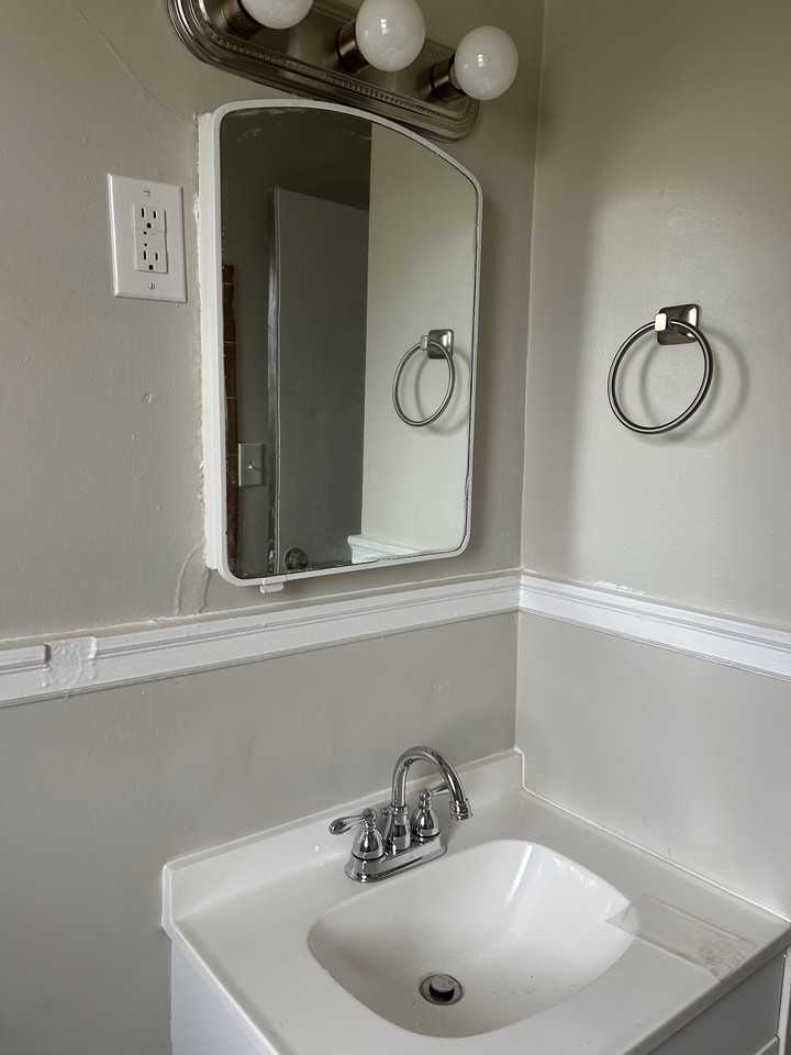 105 Lambden Avenue - Photo 4 of 7