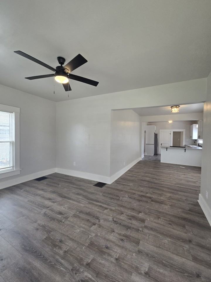 250 N Millwood St #1 - Photo 4 of 36