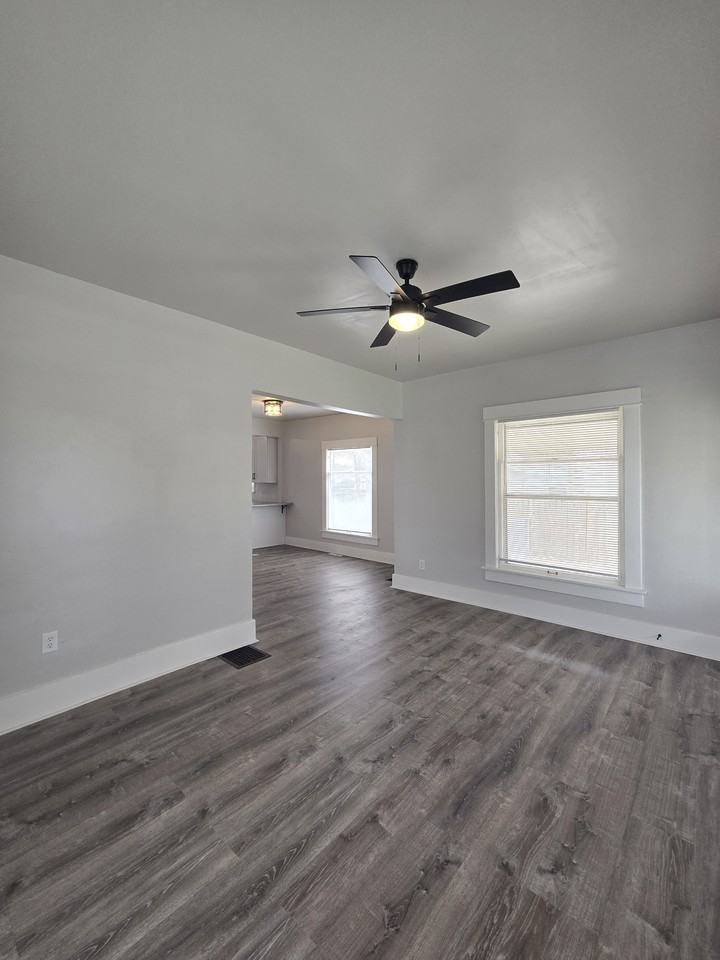 250 N Millwood St #1 - Photo 5 of 36