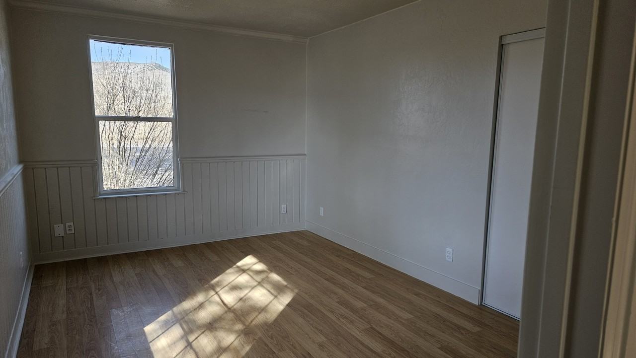 1180 Cove View Road - Photo 7 of 9
