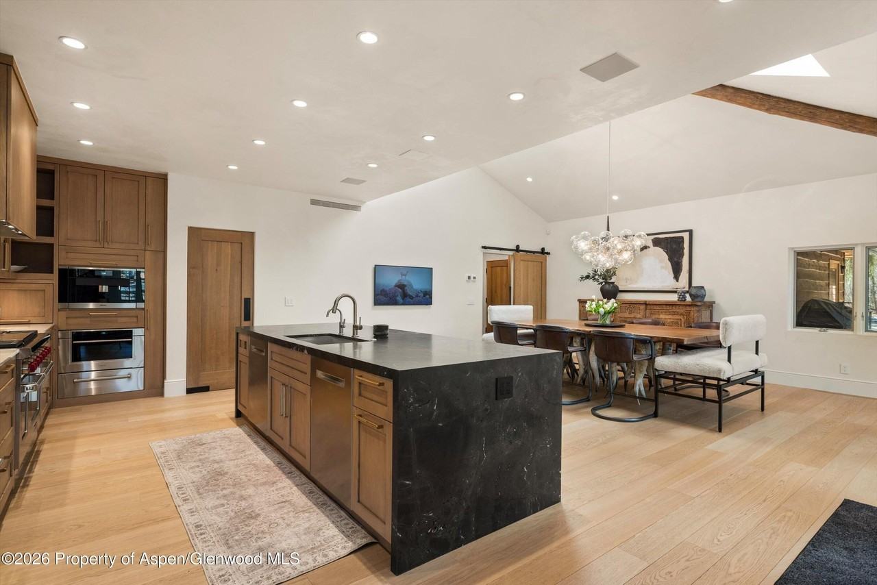 141 & 137 Liberty Lane - Photo 7 of 40