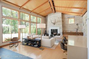 featured image of 2556 Lower River Rd