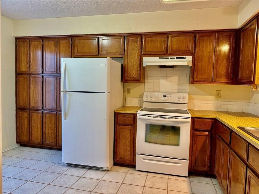 501 Carroll Dr - Photo 5 of 35