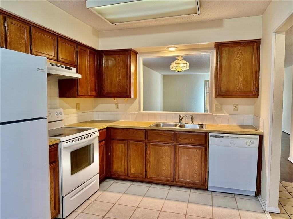 501 Carroll Dr - Photo 7 of 35