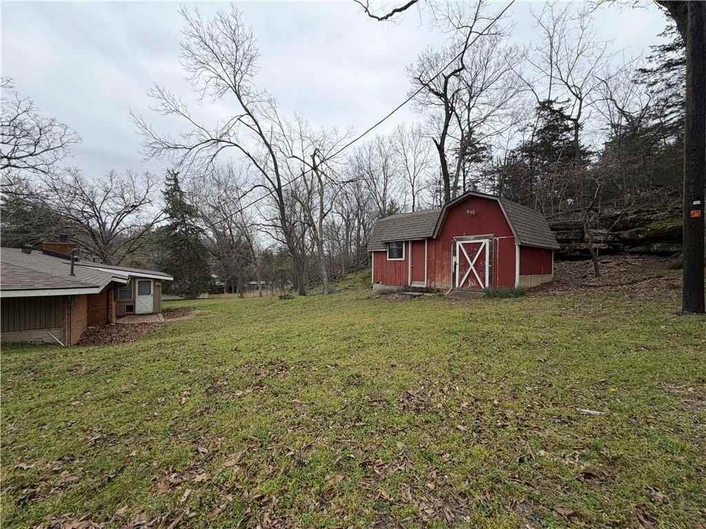 9108 Bluff Dr - Photo 4 of 16