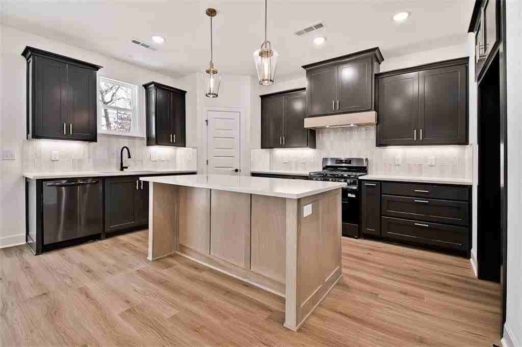 247 Kinross Dr - Photo 7 of 23