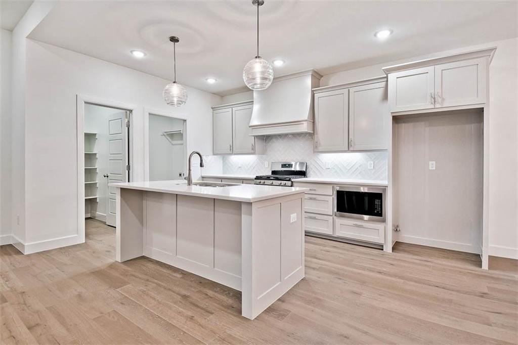 5 Stoneleigh Ln - Photo 5 of 36