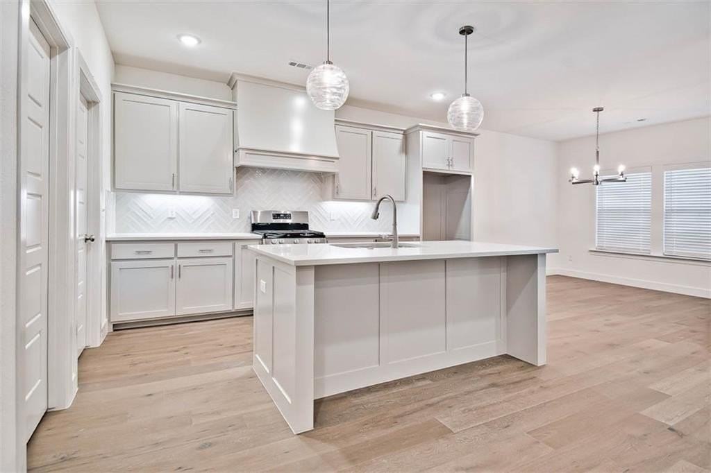 5 Stoneleigh Ln - Photo 6 of 36