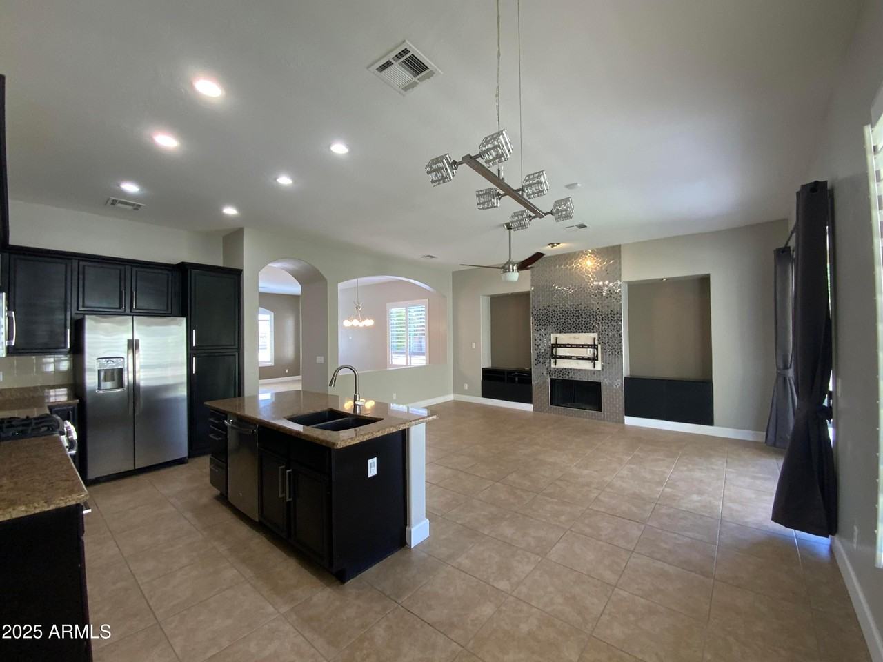 6204 E Phelps Rd - Photo 3 of 25