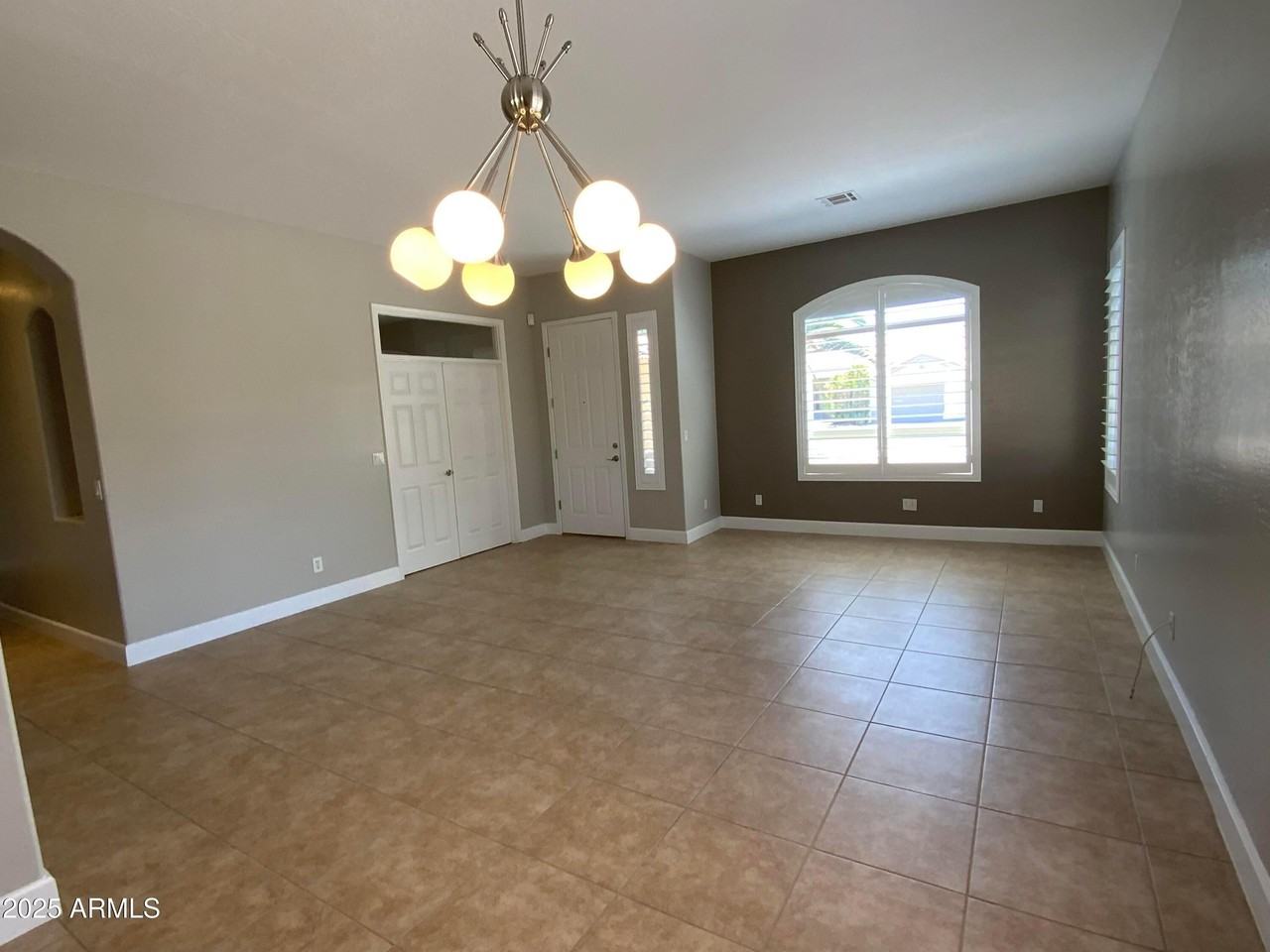 6204 E Phelps Rd - Photo 4 of 25