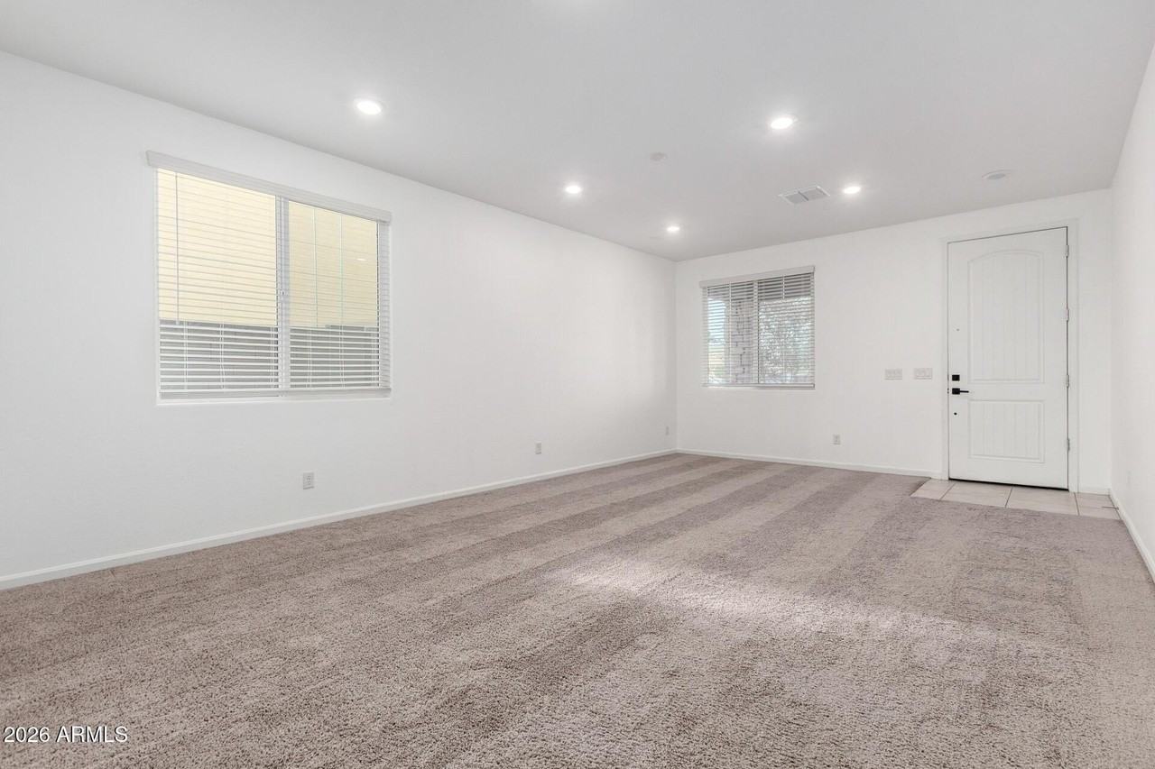 20267 W Morning Glory St - Photo 4 of 31