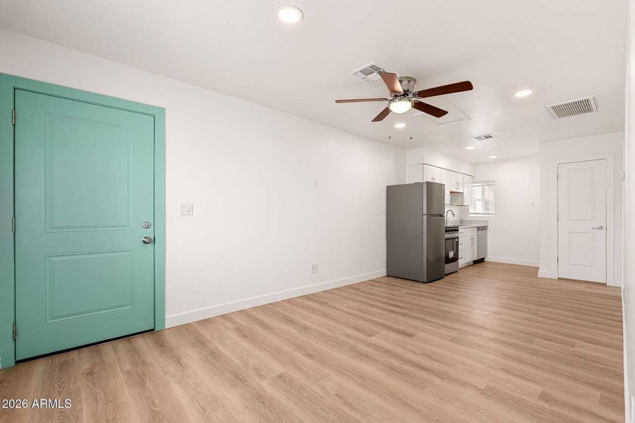 1646 E Mckinley St Apt 4 #4 - Photo 4 of 20