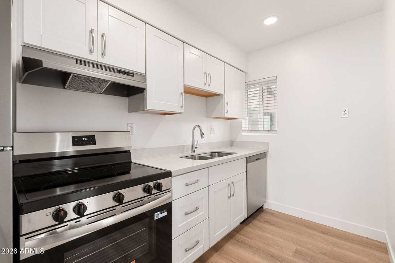 1646 E Mckinley St Apt 4 #4 - Photo 7 of 20