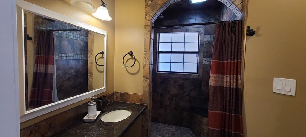 808 S Madison St #1 - Photo 7 of 14