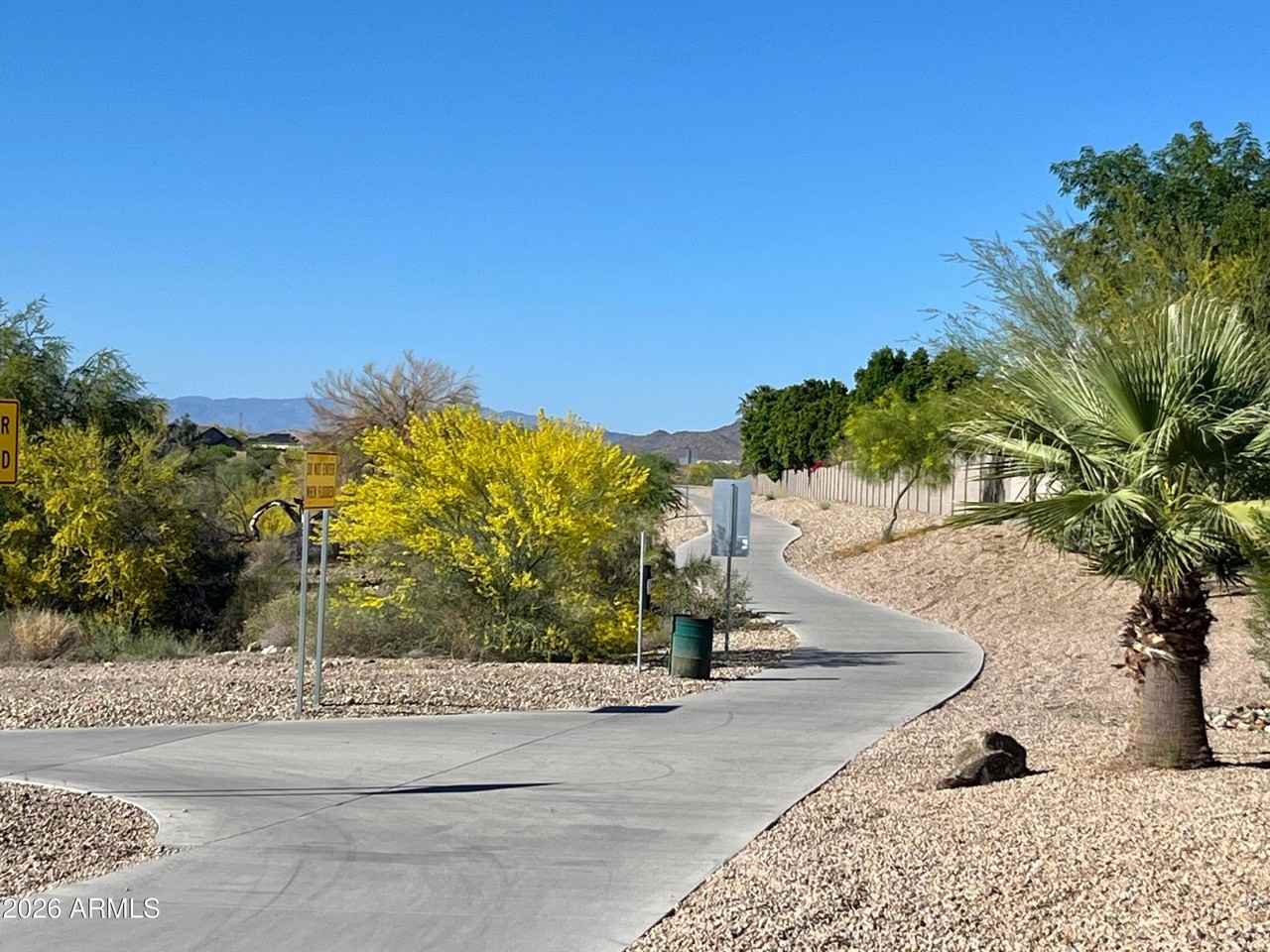 7439 W Crest Ln - Photo 6 of 12