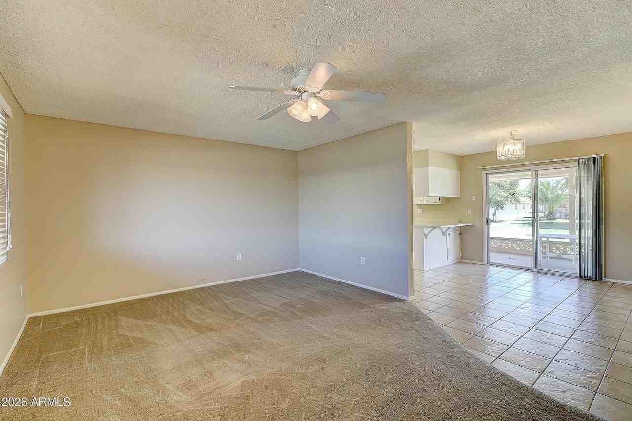 10645 W Saratoga Cir - Photo 4 of 23