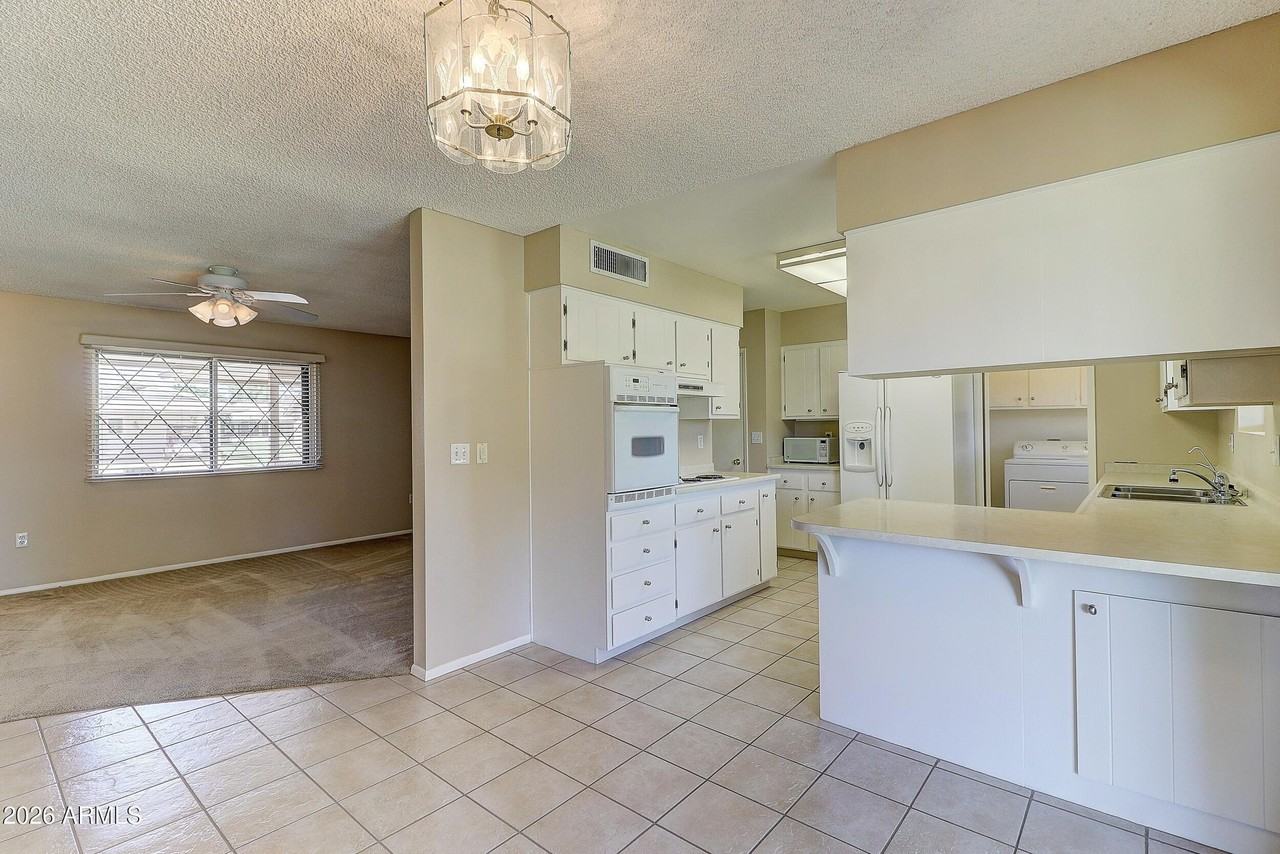 10645 W Saratoga Cir - Photo 6 of 23