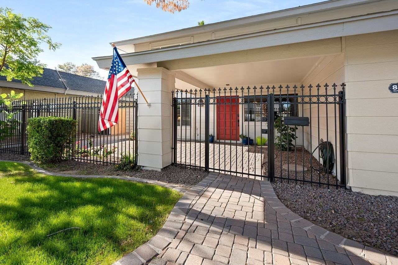 8464 N 7th Ave - Photo 4 of 34