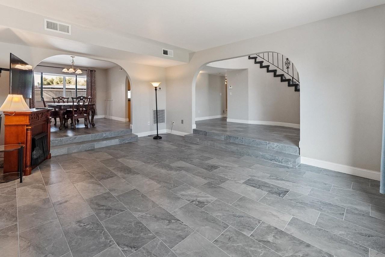 8464 N 7th Ave - Photo 6 of 34