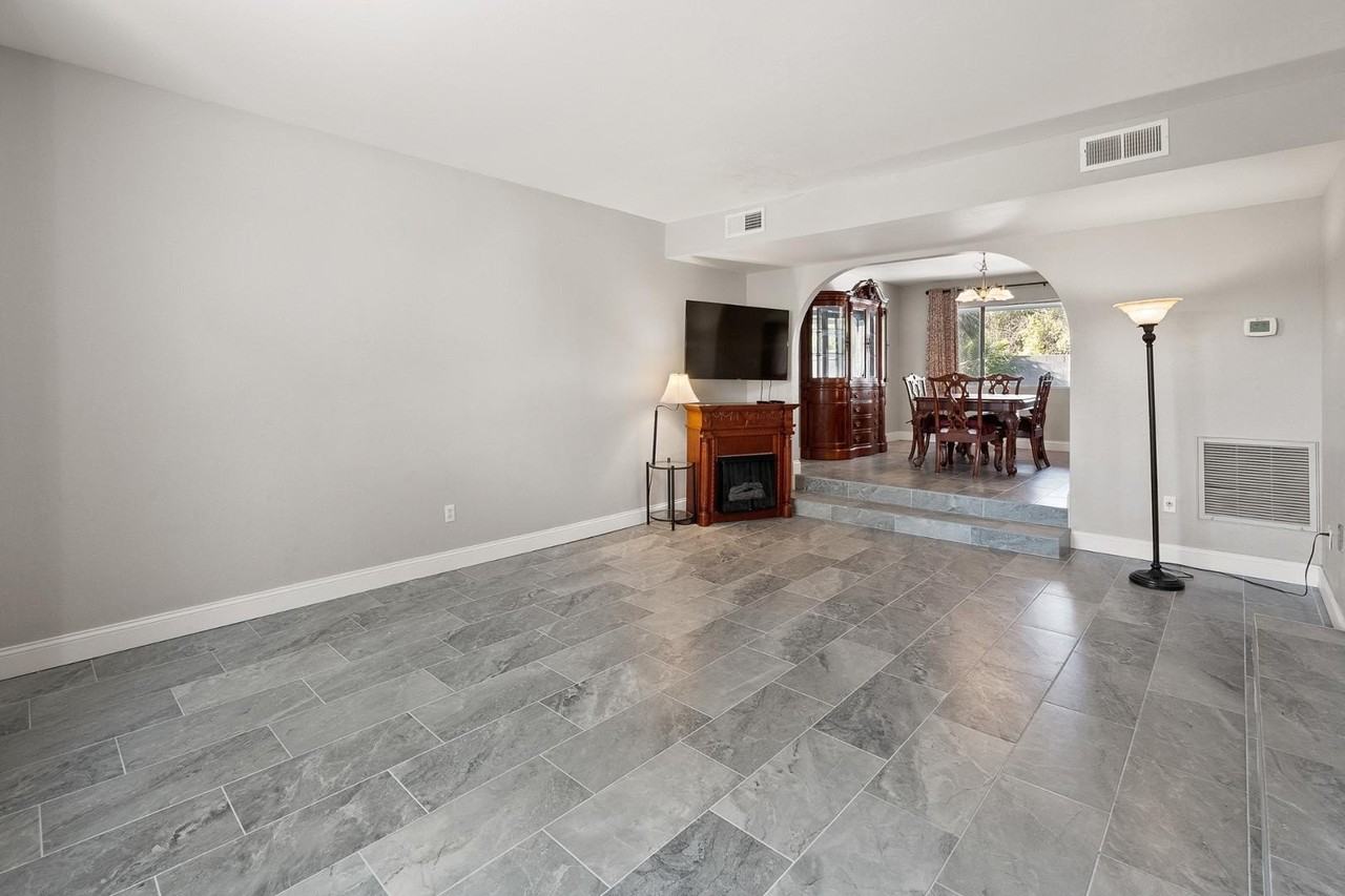 8464 N 7th Ave - Photo 7 of 34