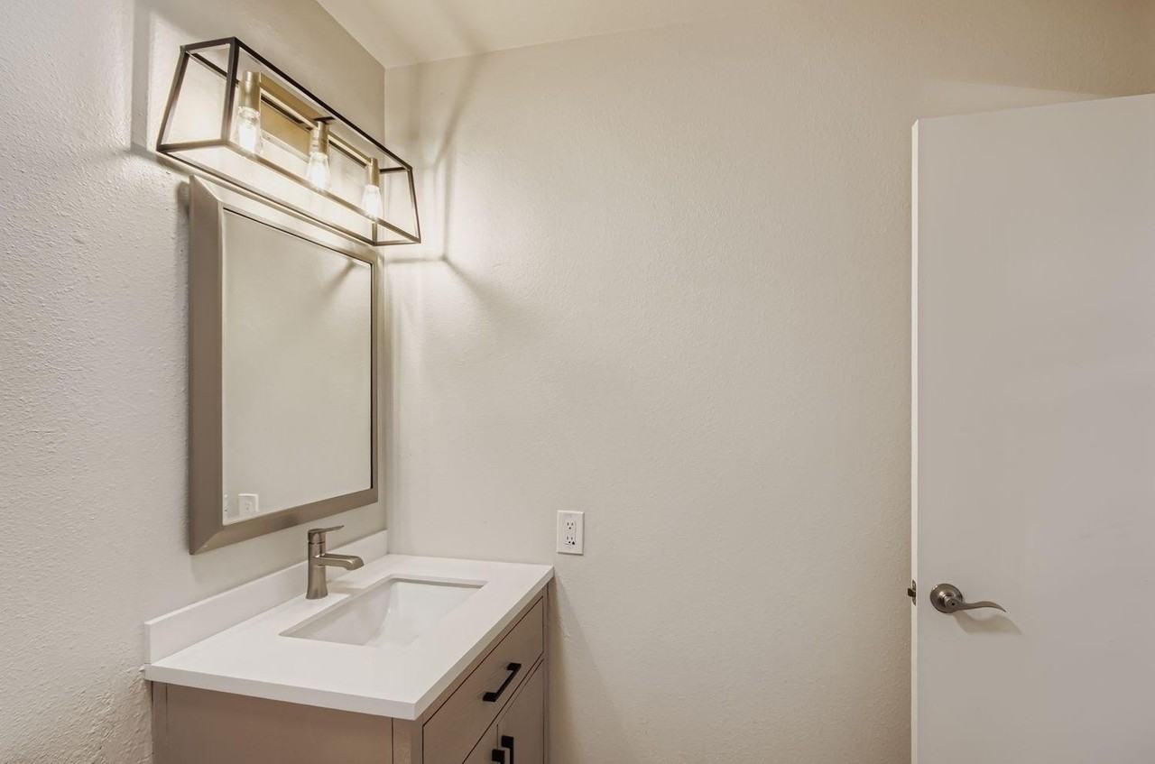 8731 E Fairmount Ave - Photo 3 of 11